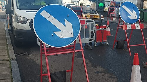 Road works with traffic lights and keep right signs